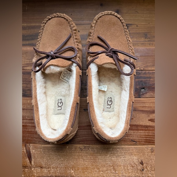 UGG Women’s Dakota Chestnut Slippers - Picture 3 of 6